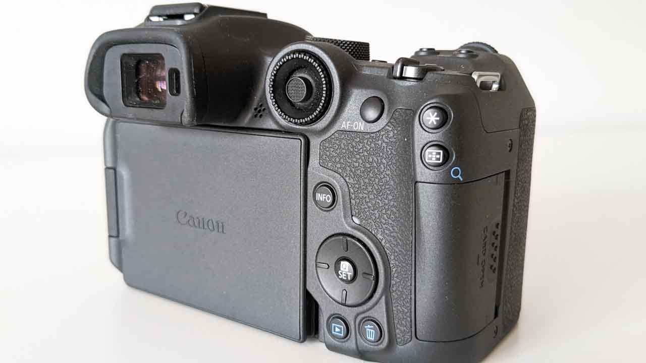 Canon R7